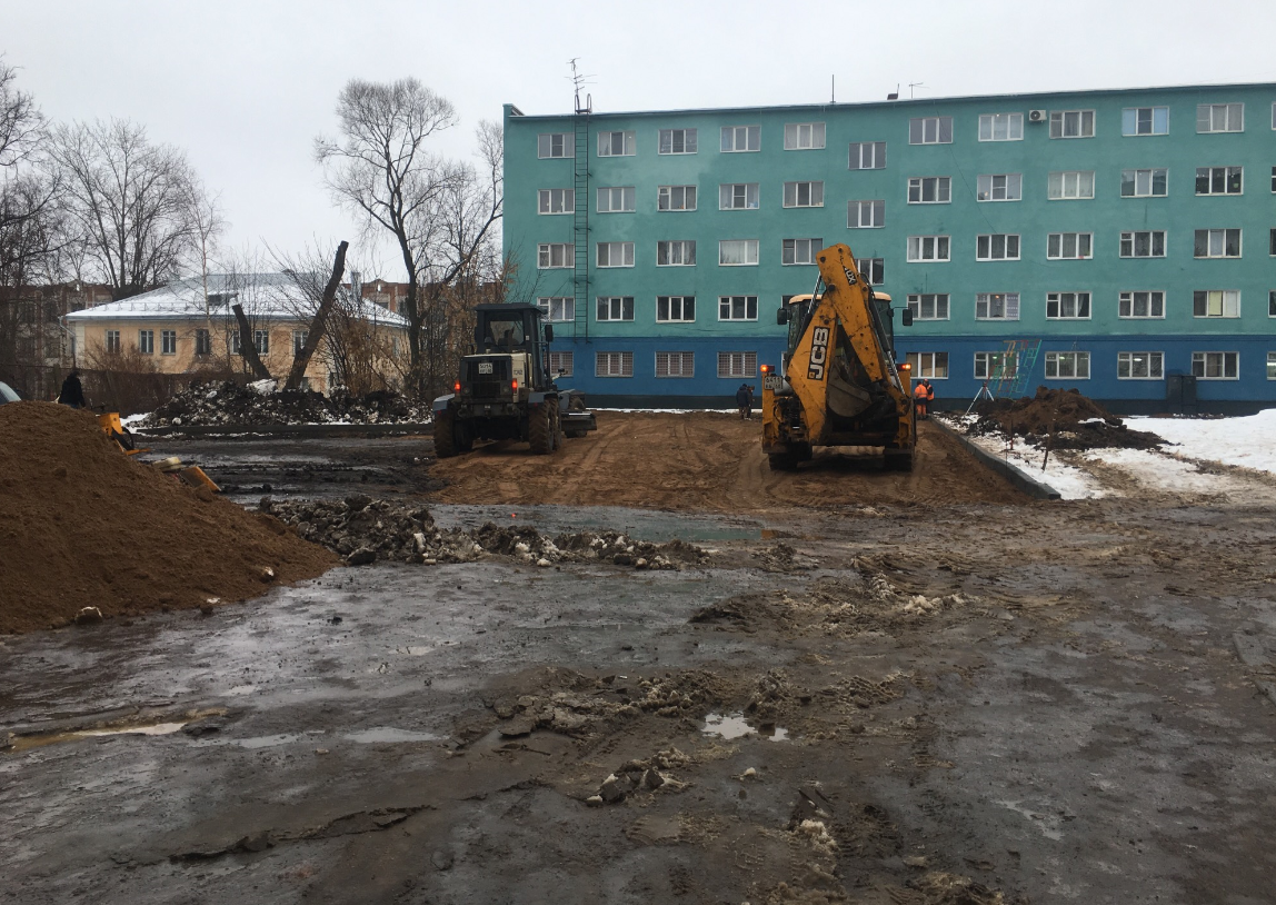 Дорога во дворе. Город асфальтобетон. Городской асфальт. Псков дороги.