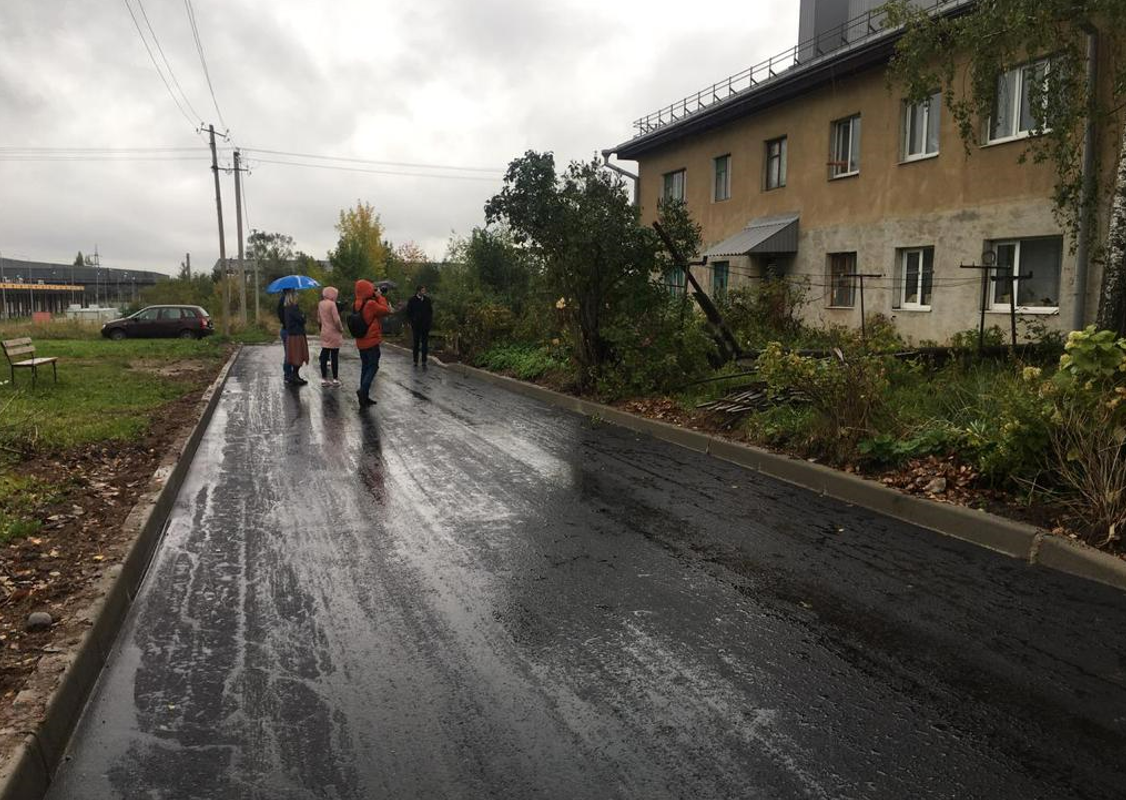 В Великих Луках прошла доприемка придомовой территории на Тенистой |  22.09.2021 | Великие Луки - БезФормата