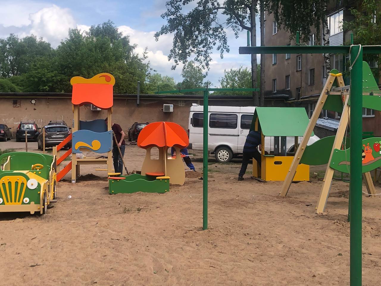 Организация детской площадки. Детская площадка в городе. На детской площадке. Детский двор.