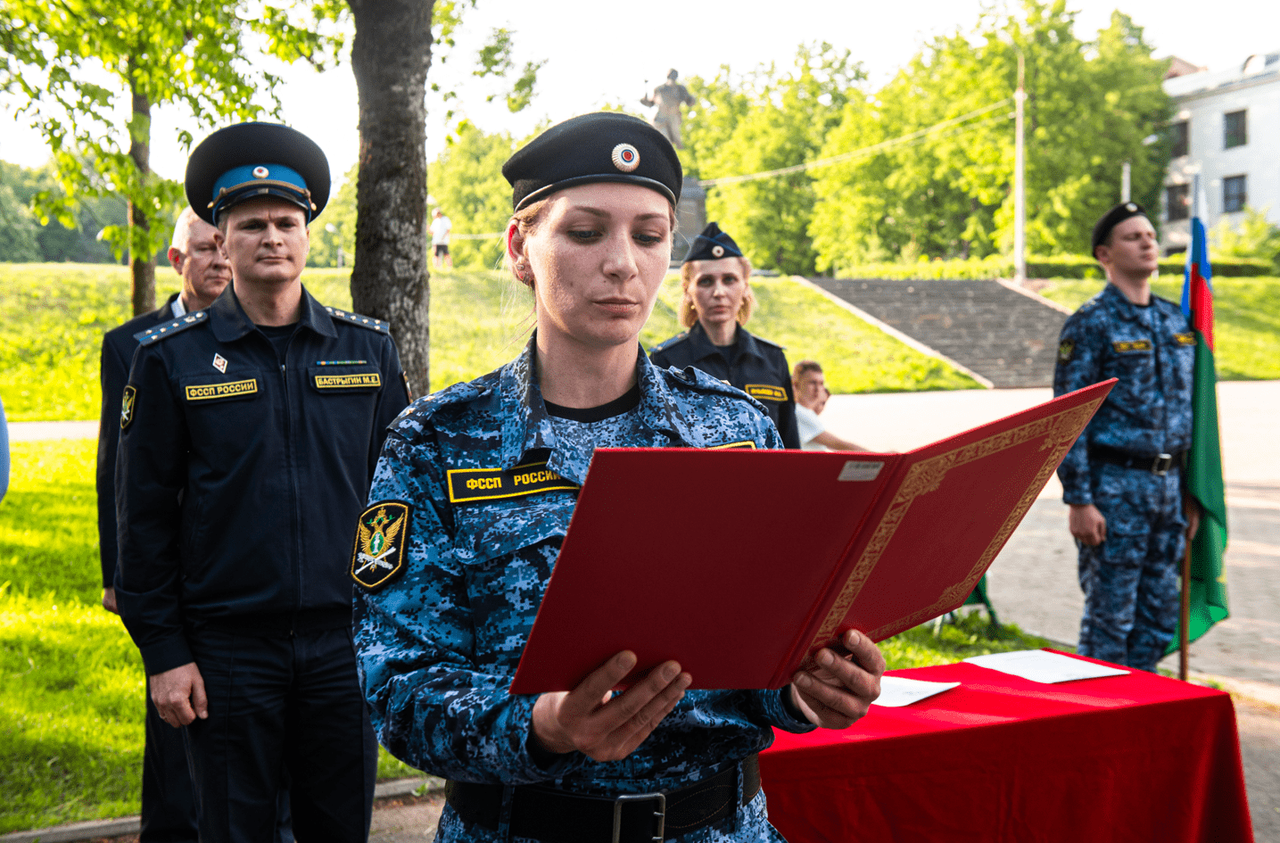 В Великих Луках судебные приставы Псковской области торжественно приняли  присягу | 14.06.2022 | Великие Луки - БезФормата