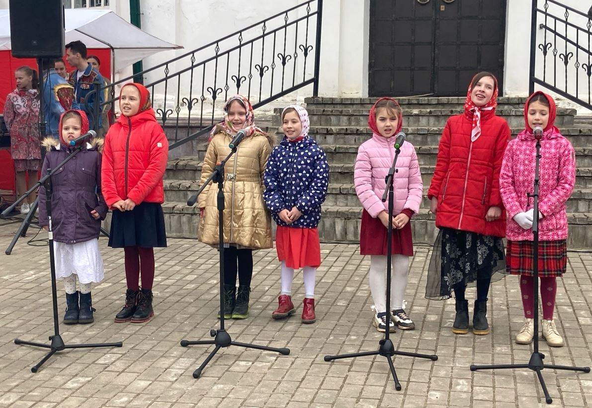 В Великих Луках прошел пасхальный фестиваль | 16.04.2023 | Великие Луки -  БезФормата