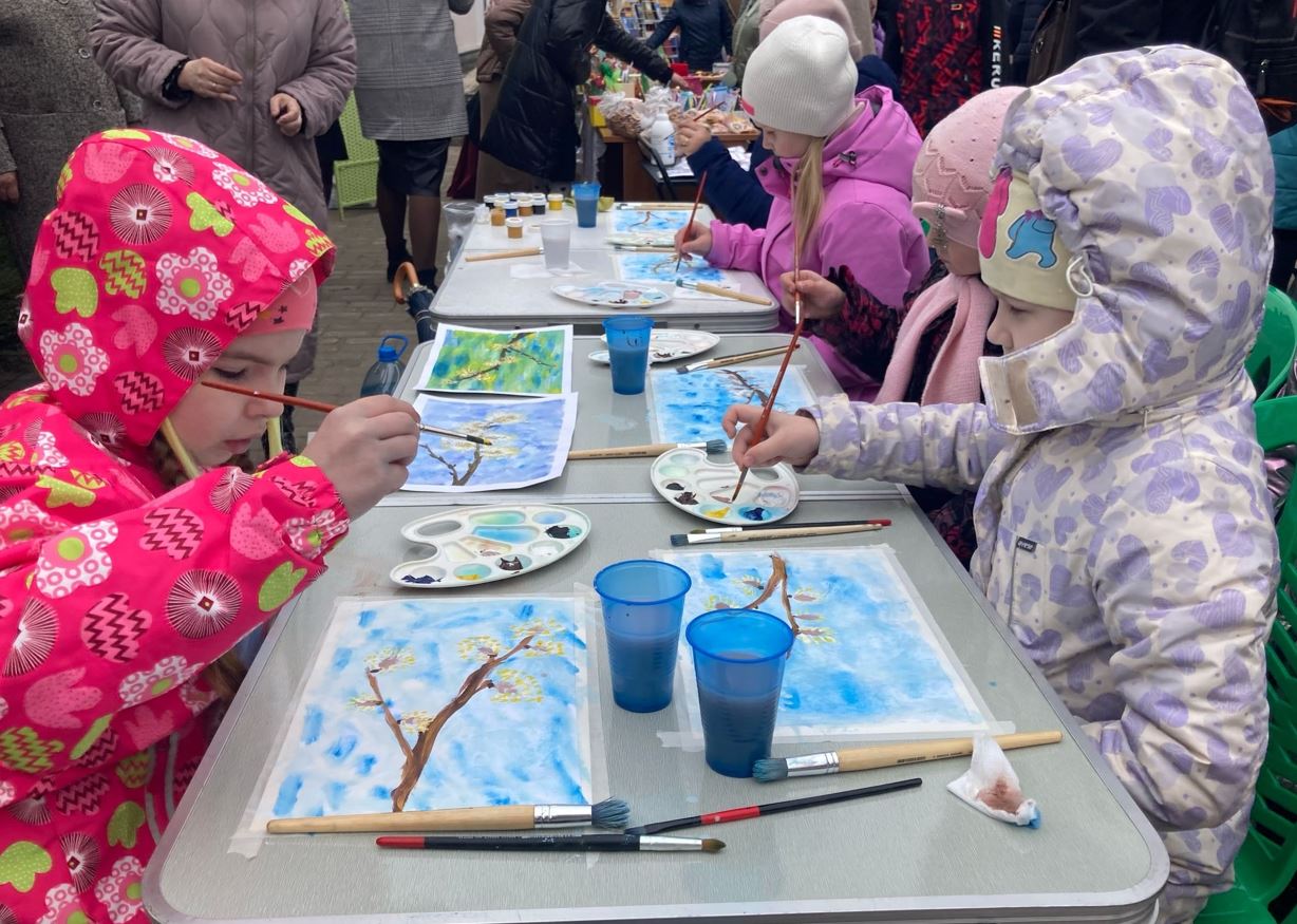 В Великих Луках прошел пасхальный фестиваль | 16.04.2023 | Великие Луки -  БезФормата