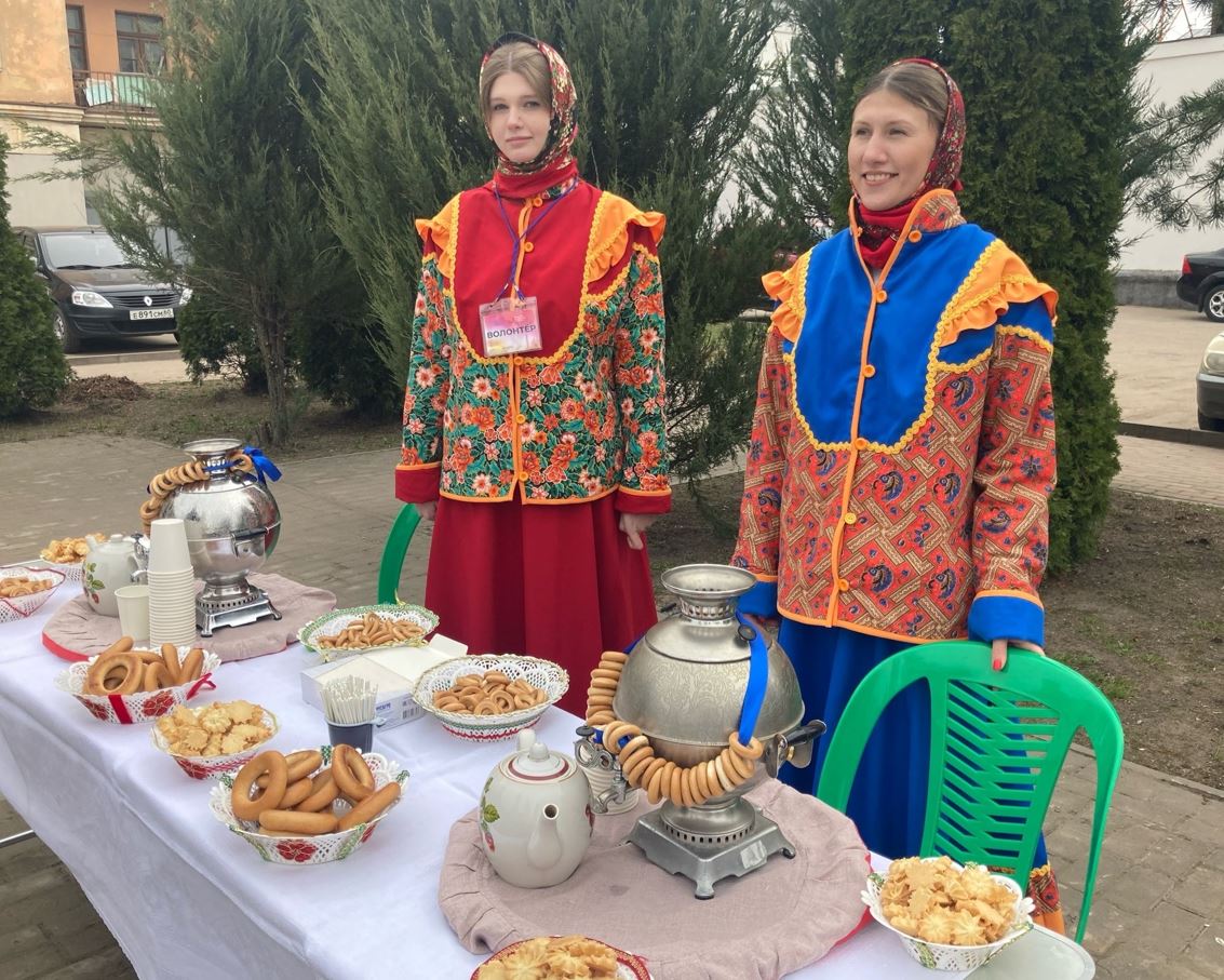 В Великих Луках прошел пасхальный фестиваль | 16.04.2023 | Великие Луки -  БезФормата