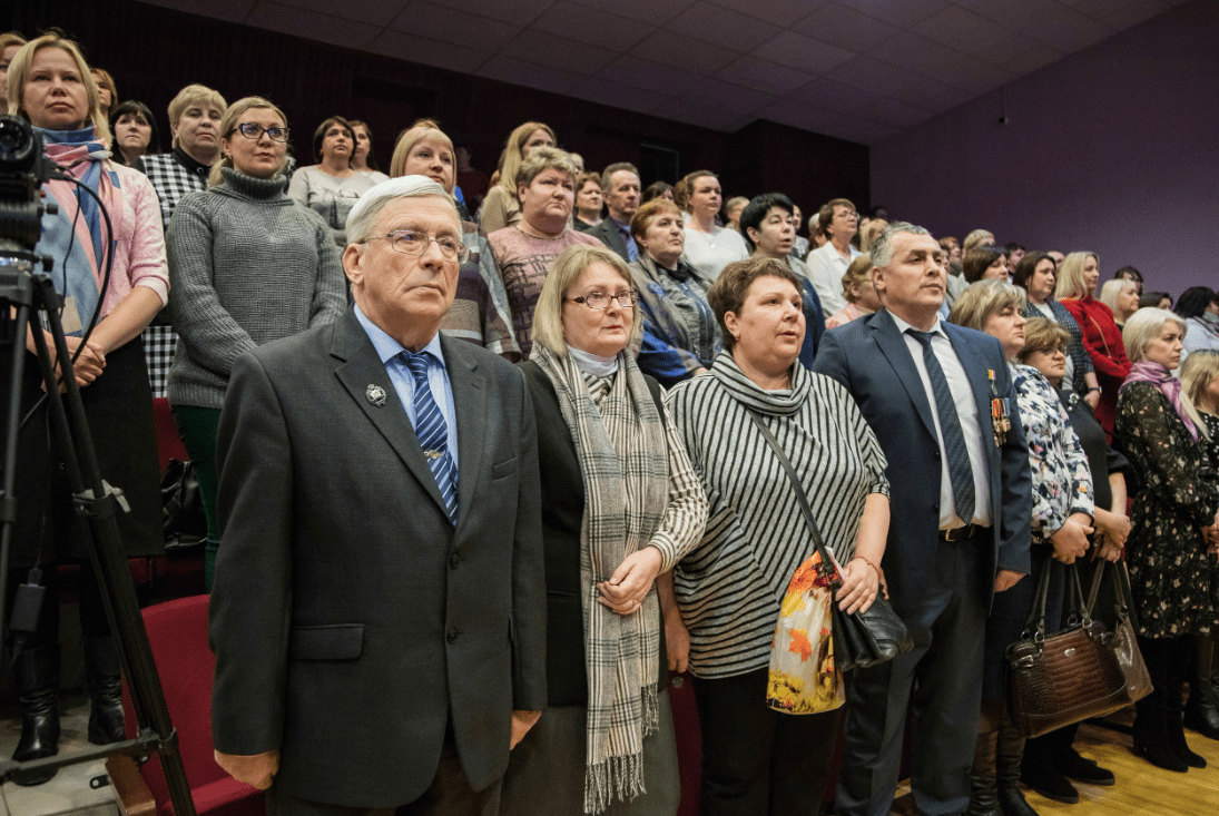 В Великих Луках торжественно открыли Год педагога и наставника | 14.02.2023  | Великие Луки - БезФормата