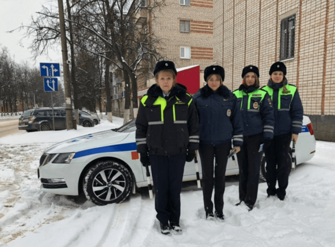 В Великих Луках прошла акция «Для настоящих мужчин!» | 21.02.2023 | Великие  Луки - БезФормата