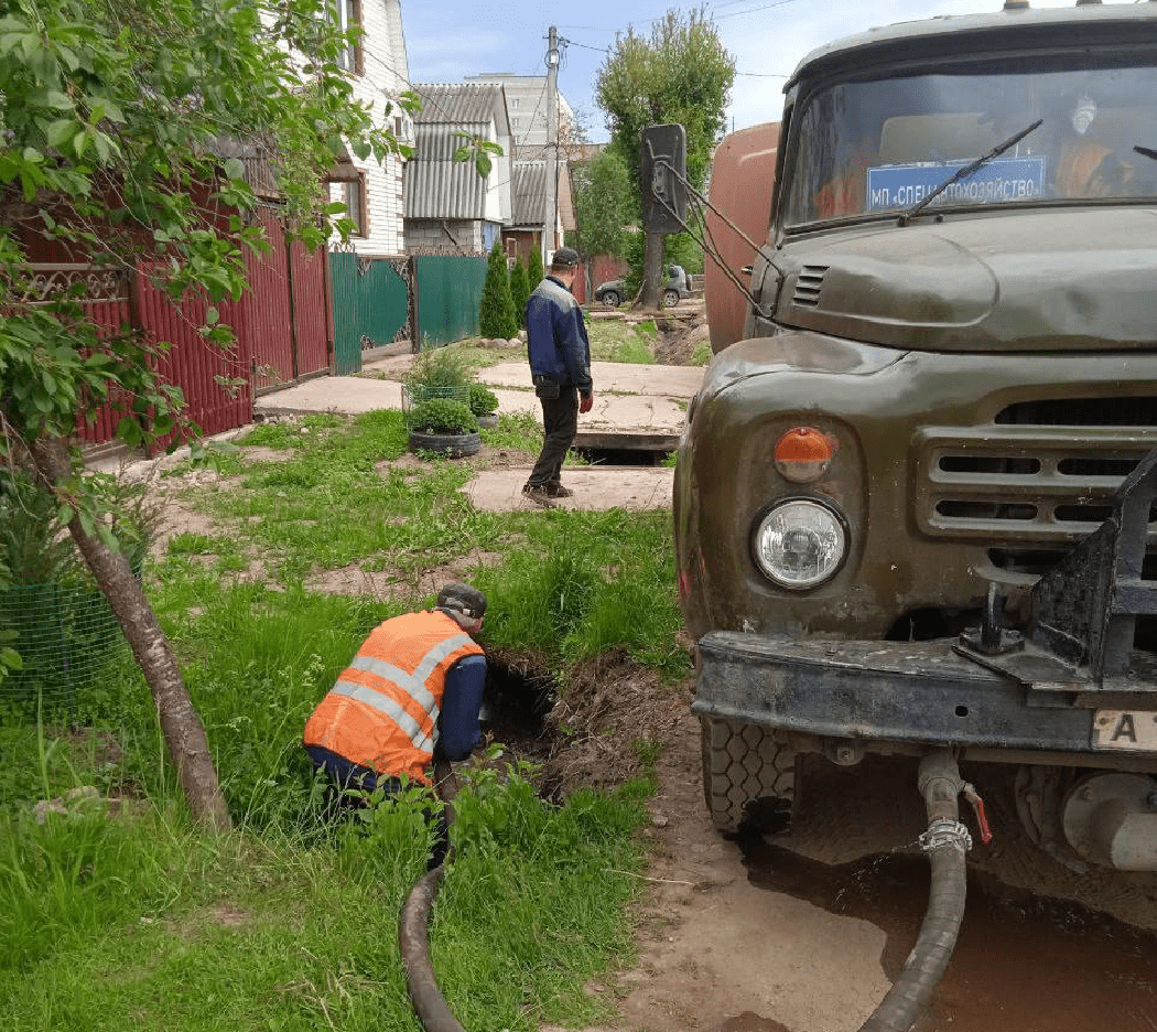 В Великих Луках приводили в порядок дороги и зеленые насаждения |  31.05.2023 | Великие Луки - БезФормата